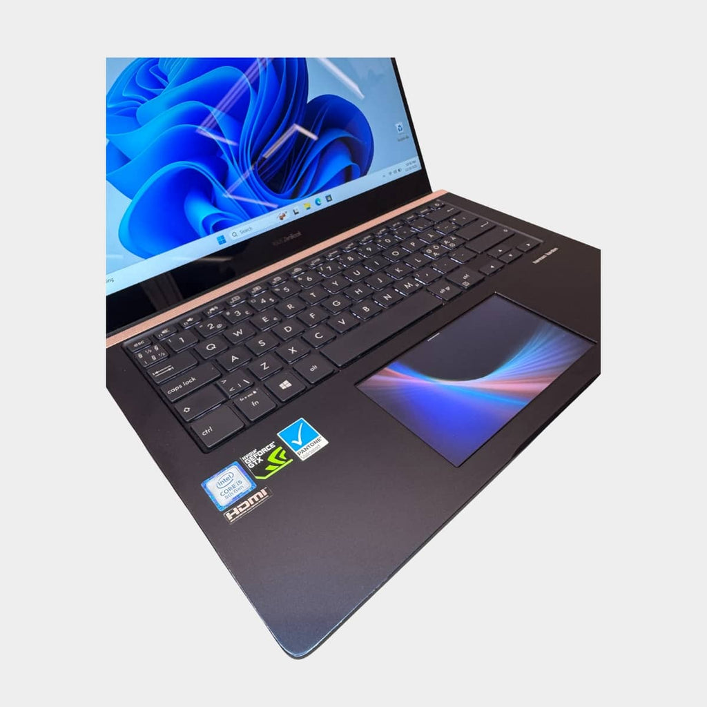 ASUS UX480F kampinis vaizdas su GTX 1050, 8GB RAM, 256GB SSD – Atnaujintas / Refurbished