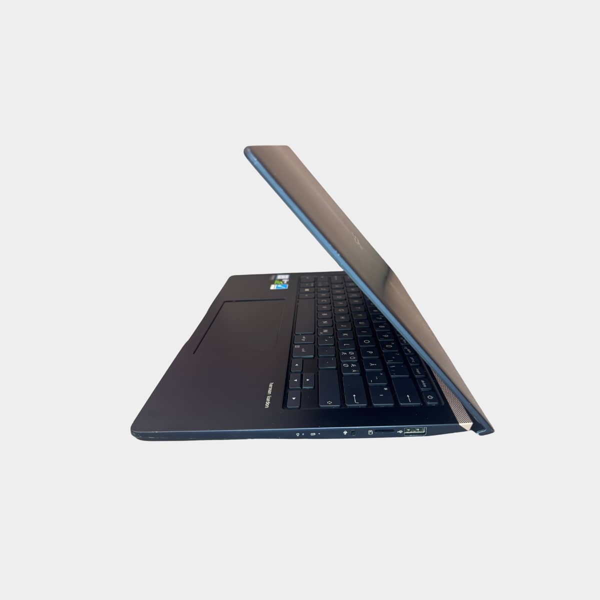 ASUS UX480F i5-8265U, GTX 1050 – kairės pusės jungtys, 8GB RAM, 256GB SSD, Atnaujintas