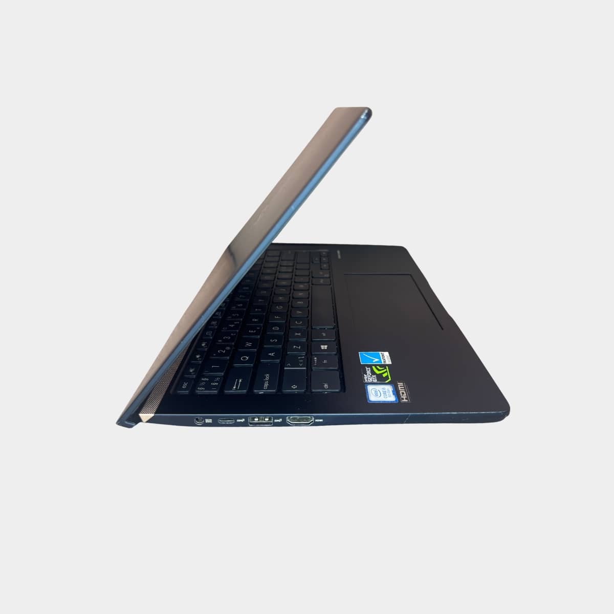 ASUS UX480F i5-8265U, GTX 1050 – kairės pusės jungtys, 8GB RAM, 256GB SSD, Atnaujintas