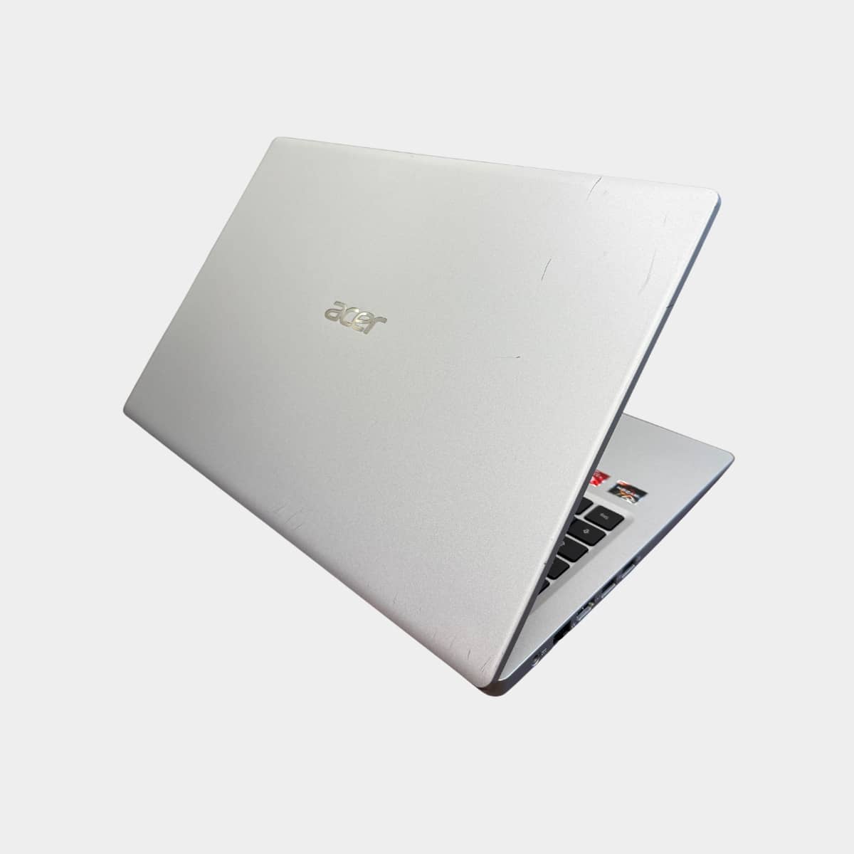 Acer Aspire 3 A315-23 dešinė pusė, USB ir LAN jungtys