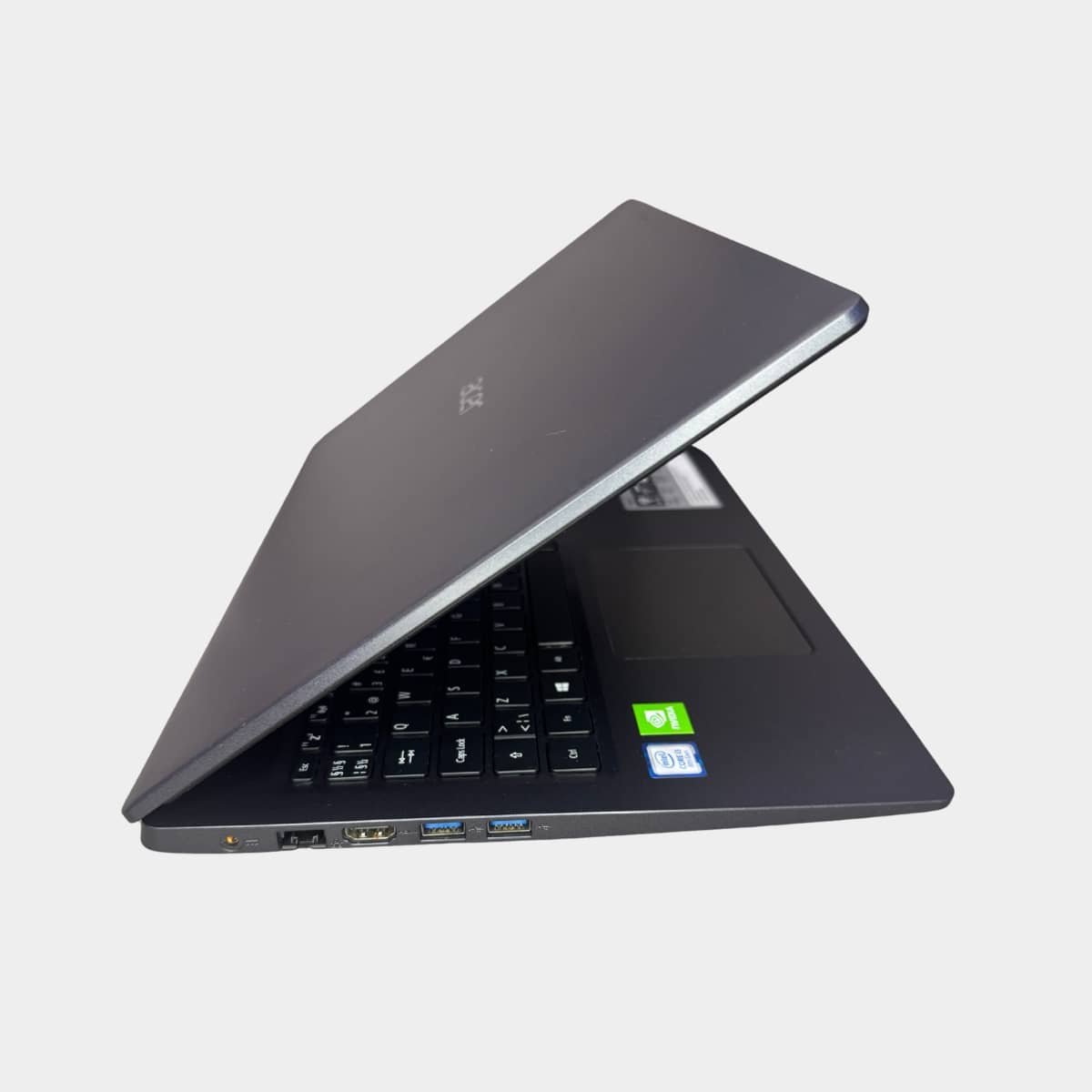 Acer Aspire 3 A315-55KG-38U9  pasuktas i desine