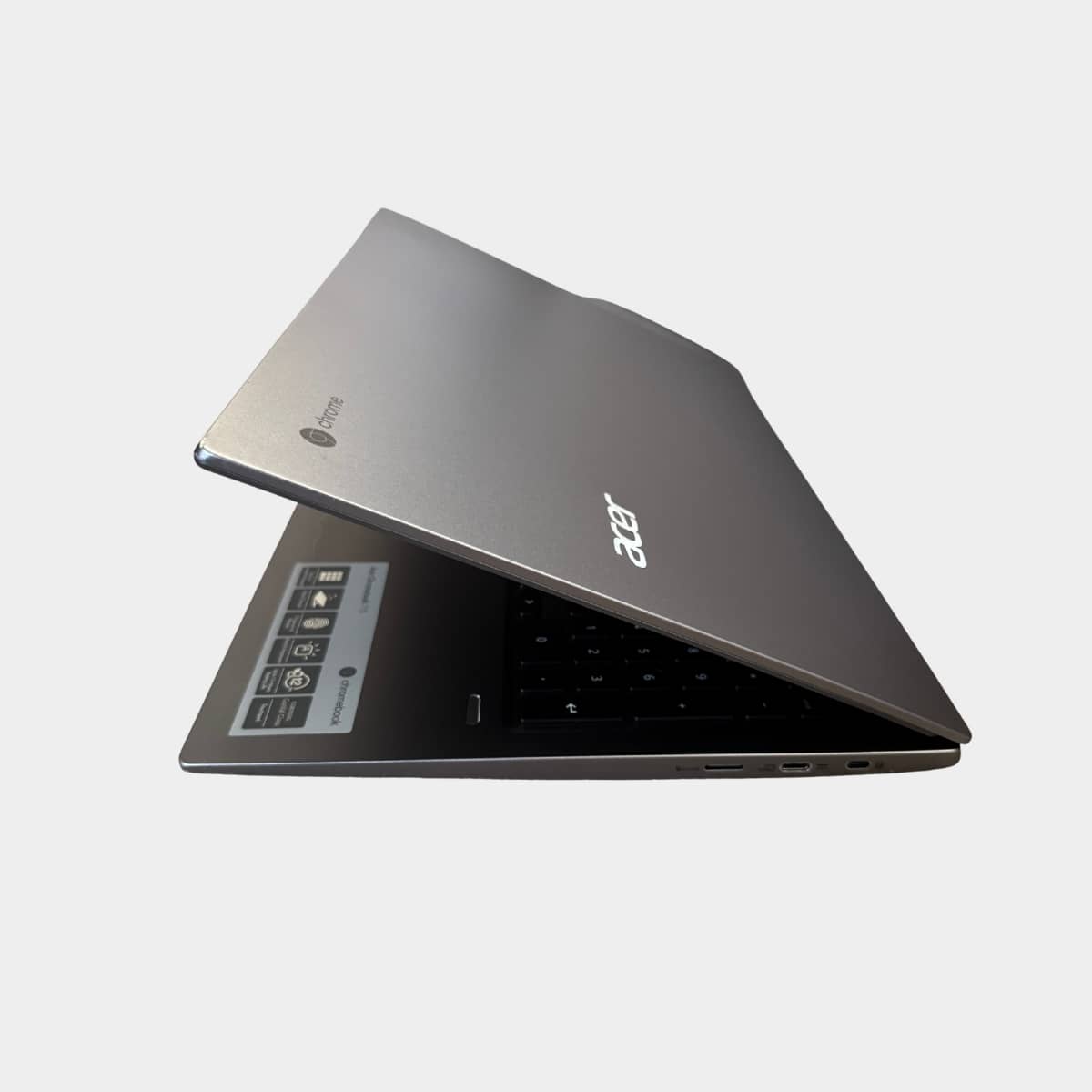 Acer Chromebook 715 pasuktas i kaire