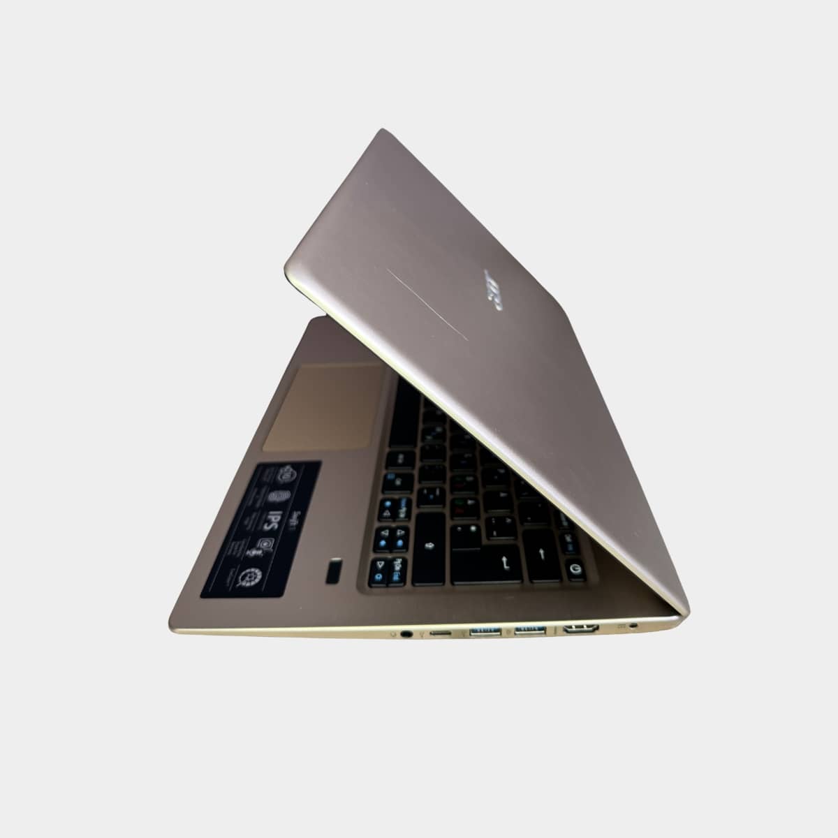 Acer Swift SF113-31  pasuktas i kaire