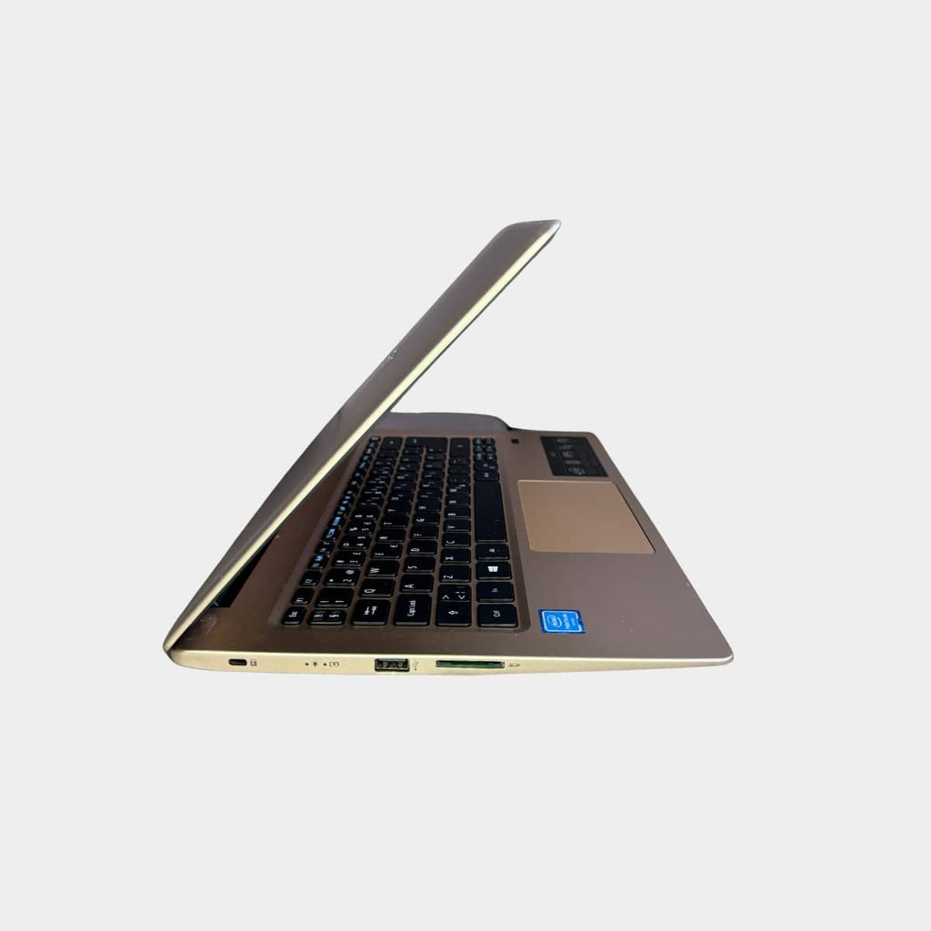 Acer Swift SF113-31  pasuktas i desine
