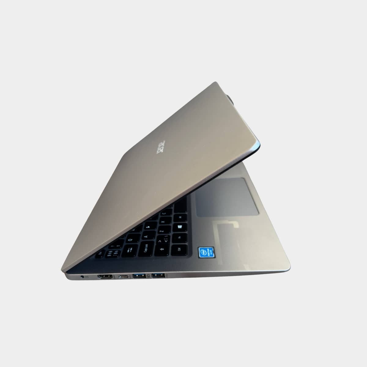 Acer Swift SF114-32 pasuktas i desine