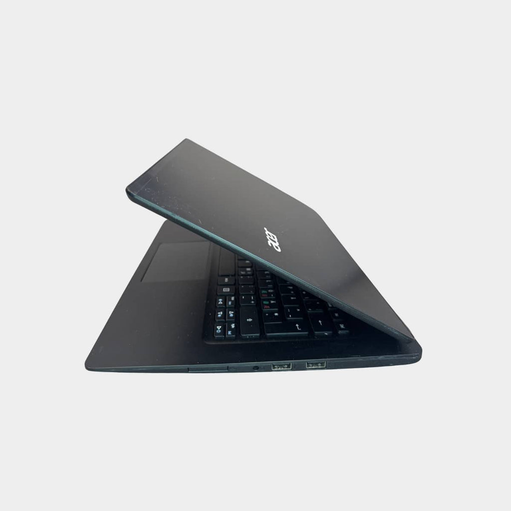 Acer TravelMate P238 pasuktas i kaire