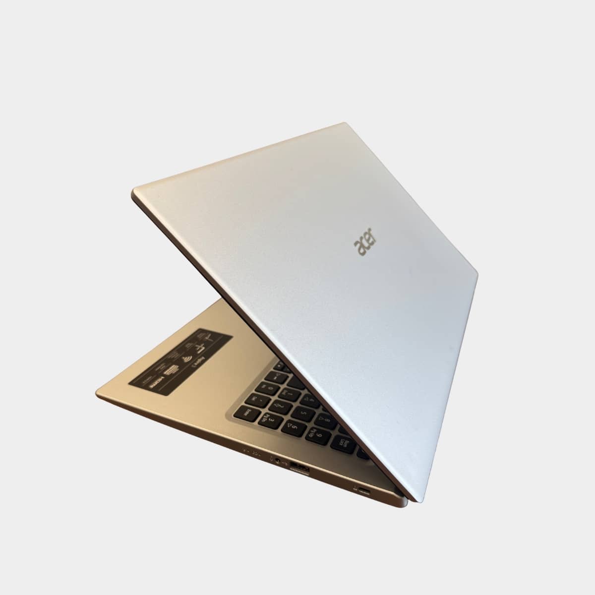 Acer Aspire 3 A315-58 kairė pusė, USB ir HDMI jungtys