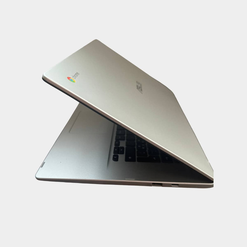 Asus C523N pasuktas i kaire