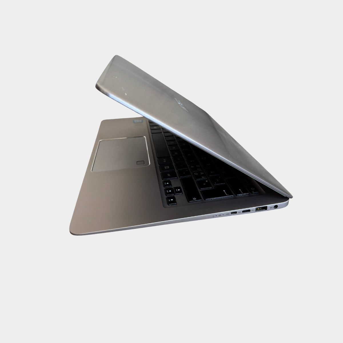 ASUS ZenBook UX330CAK dešinė pusė, 8GB RAM 128GB SSD Windows 10
