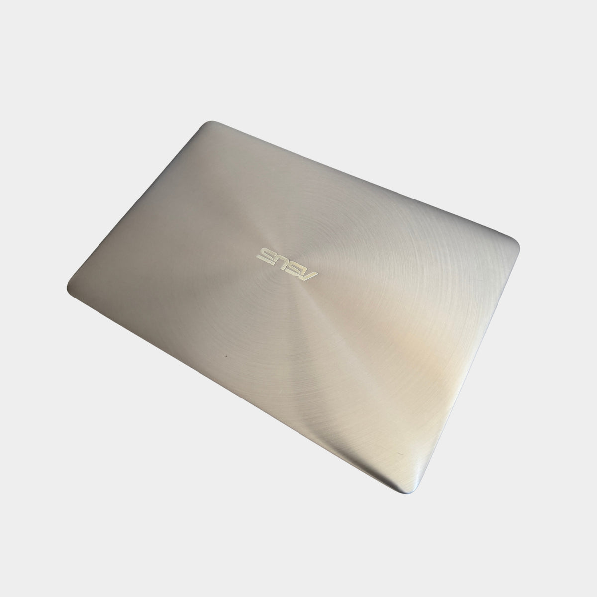  ASUS ZenBook UX330CAK uždarytas, plonas kompaktiškas nešiojamas 