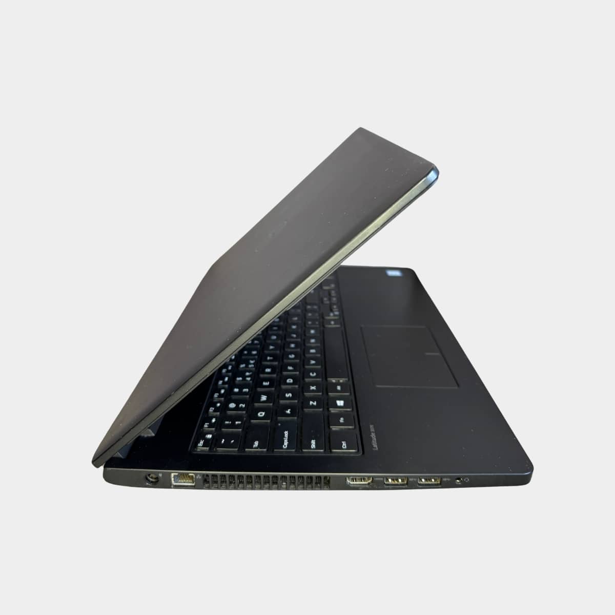  Dell Latitude 3570  pasuktas i desine