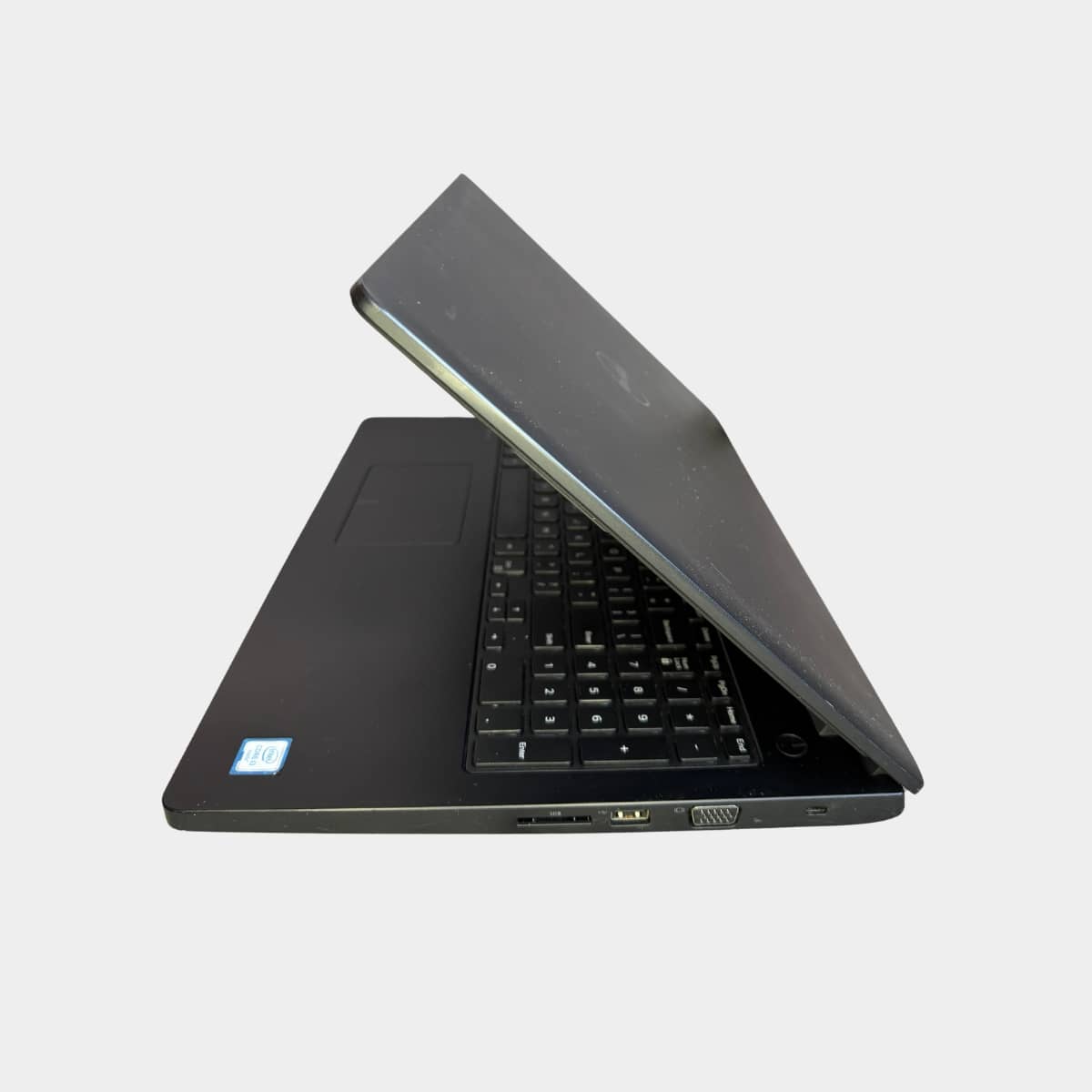  Dell Latitude 3570  pasuktas i kaire