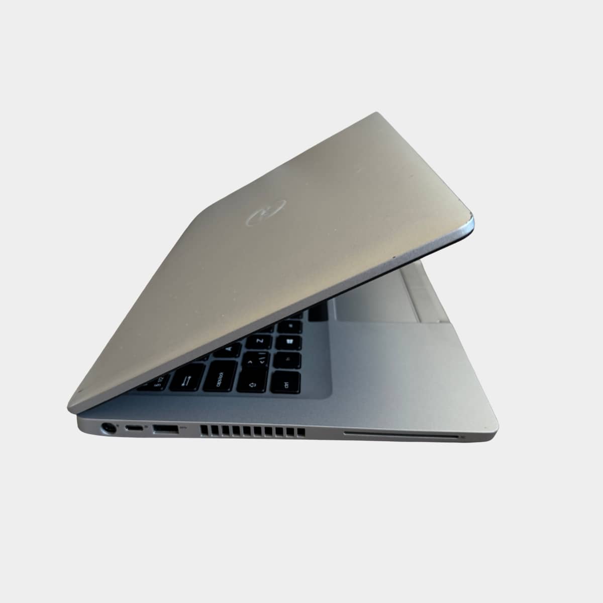 Dell Latitude 5410 pasuktas i desene