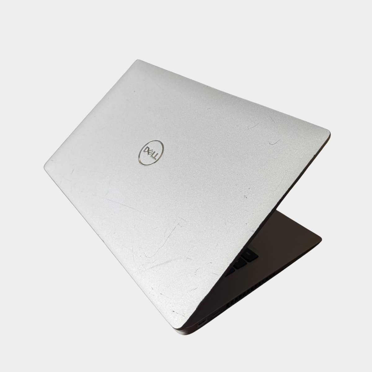 Dell Latitude 5420 dešinė pusė, USB ir LAN jungtys