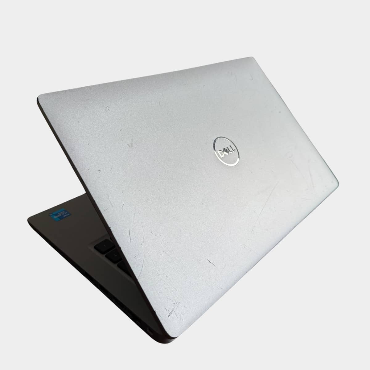 Dell Latitude 5420 kairė pusė, USB-C ir HDMI jungtys