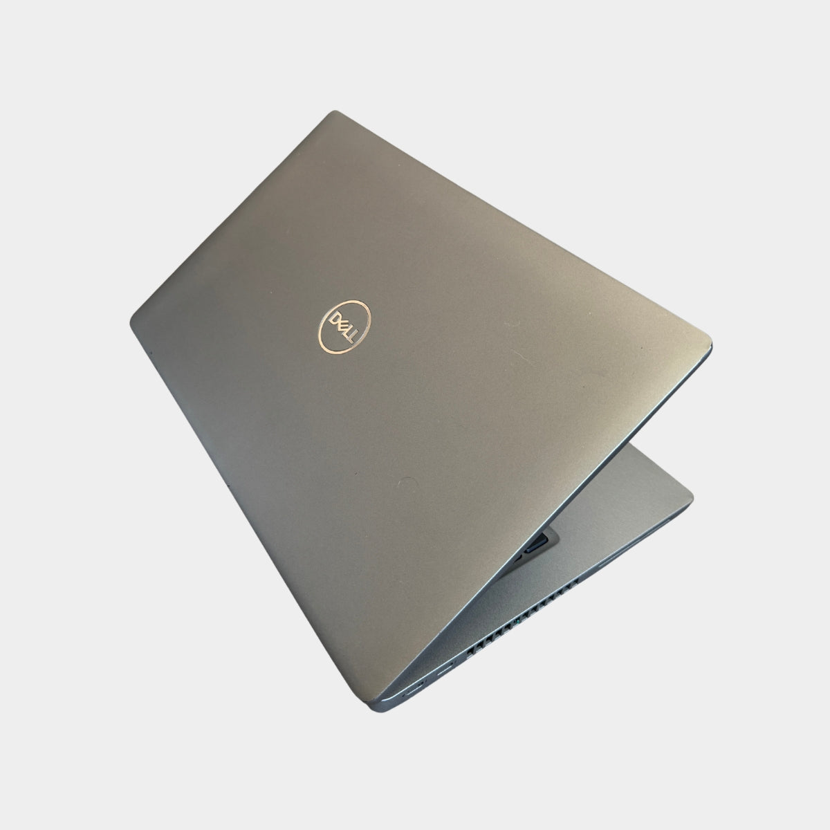 Dell Latitude 5430 kairė pusė, Thunderbolt 4, USB-C ir HDMI jungtys