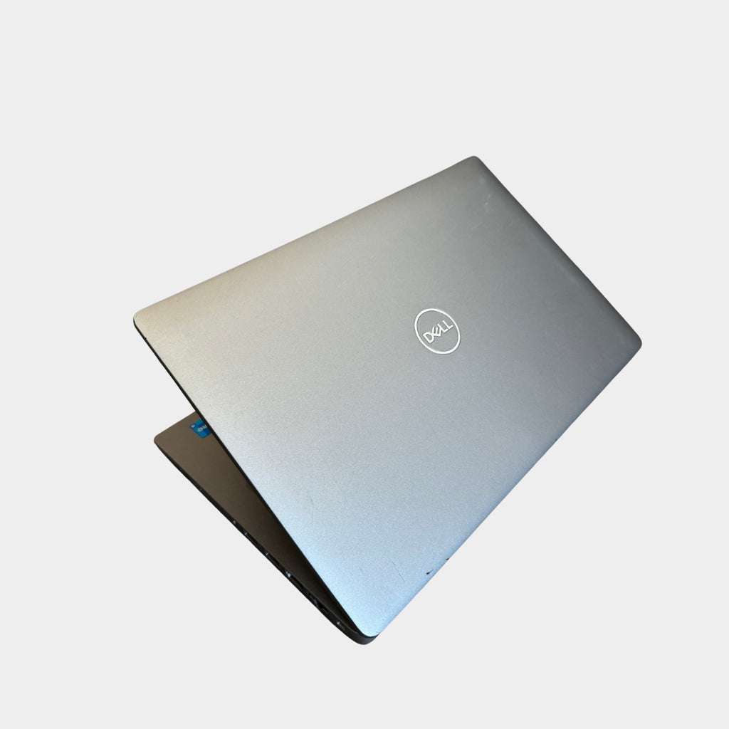 Dell Latitude 5430 dešinė pusė, USB, LAN ir audio jungtys