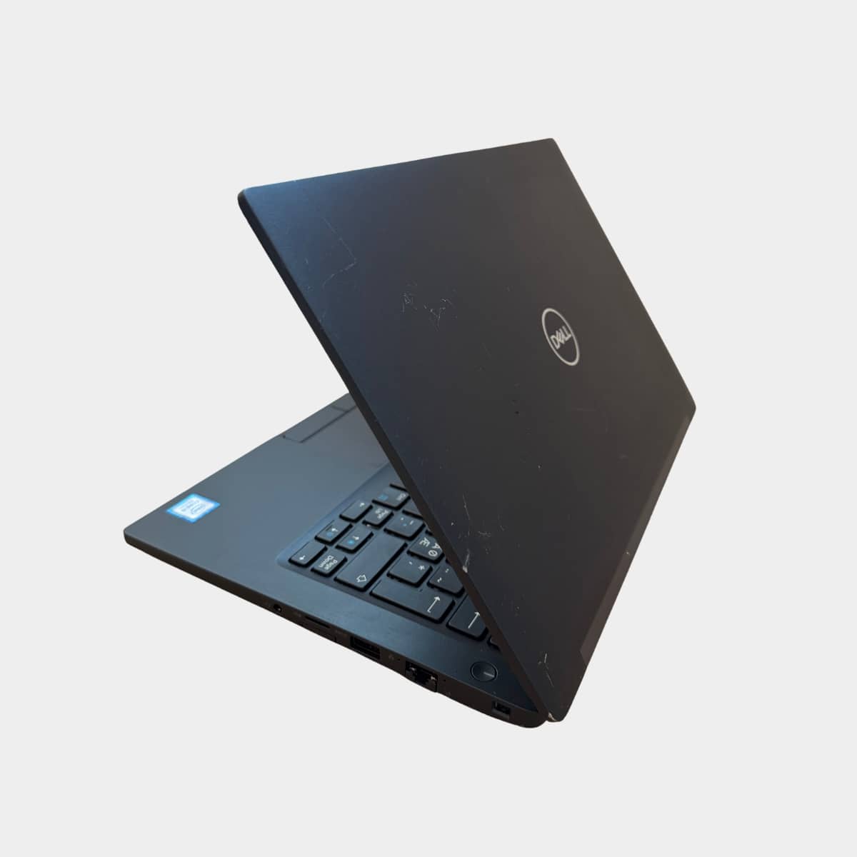 Dell Latitude 7390 kairė pusė, USB-C ir HDMI jungtys