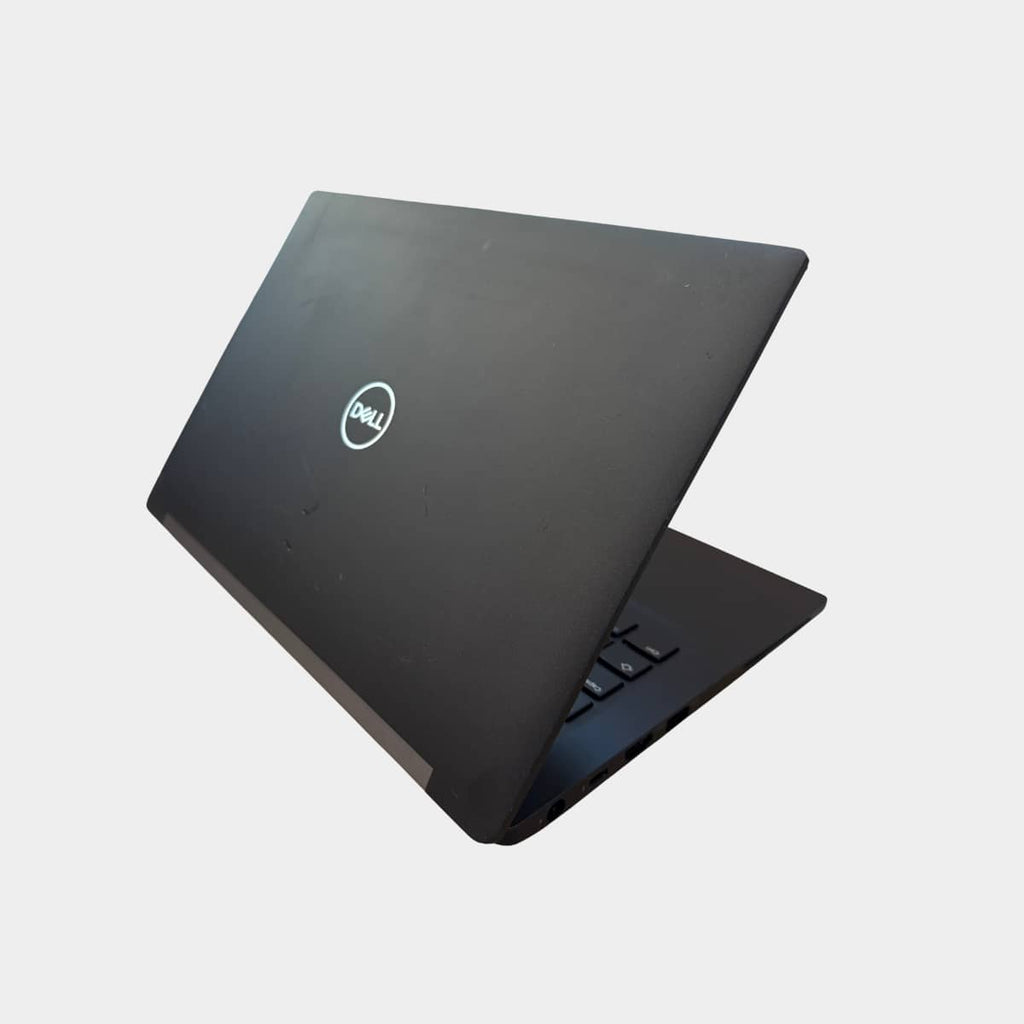 Dell Latitude 7390 dešinė pusė, USB ir LAN jungtys