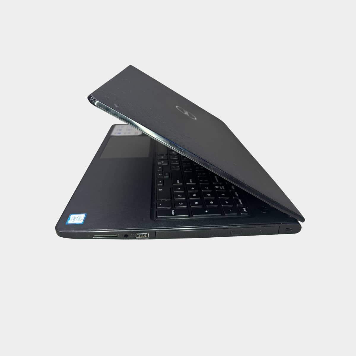 Dell Vostro 15-3568 pasuktas i kaire
