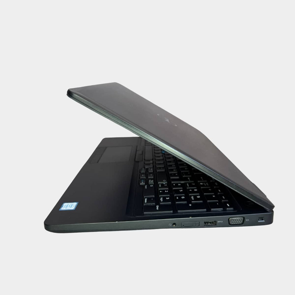 Dell Latitude 5580 pasuktas i kaire