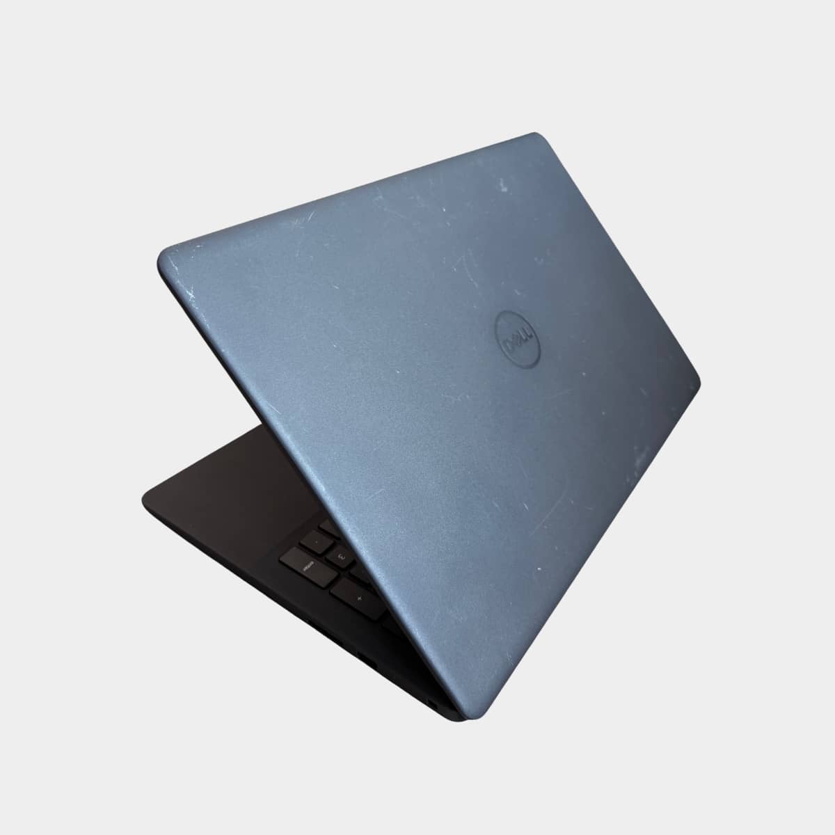 Dell Inspiron 3501 kairė pusė, USB ir HDMI jungtys