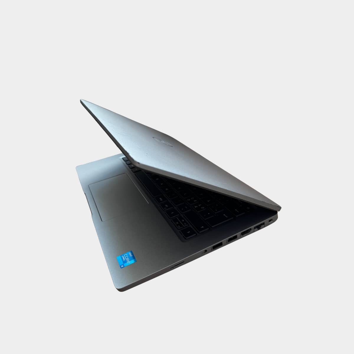 Dell Latitude 5420 kairė pusė, USB-C ir HDMI jungtys