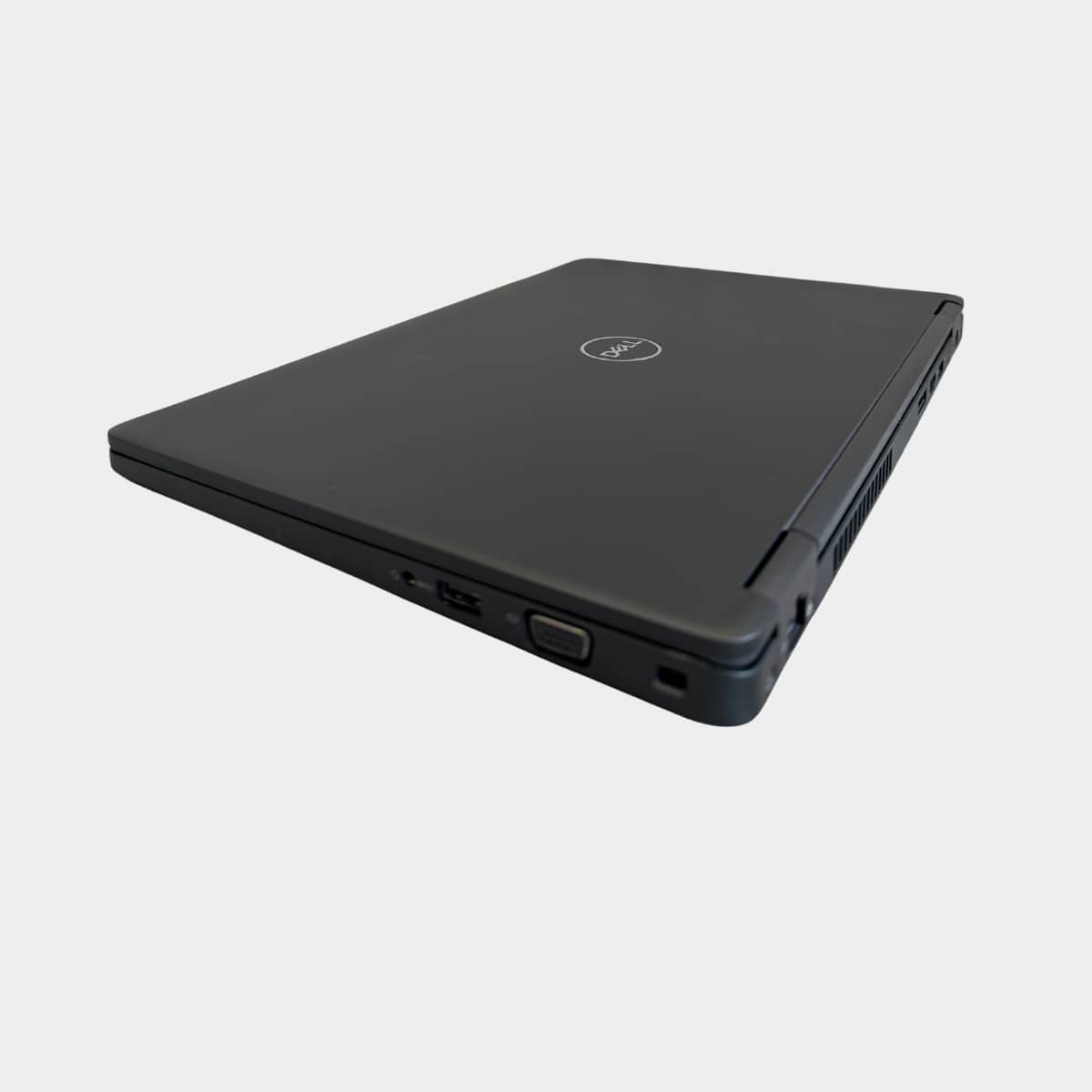 Dell Latitude 5490 kairė pusė, USB-C, HDMI ir VGA jungtys
