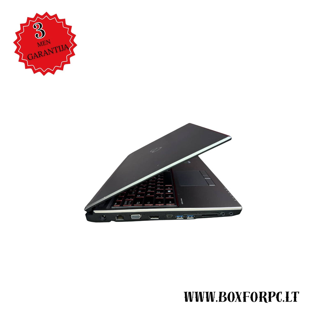 Fujitsu Celsius H760 kairė pusė, USB ir DisplayPort jungtys