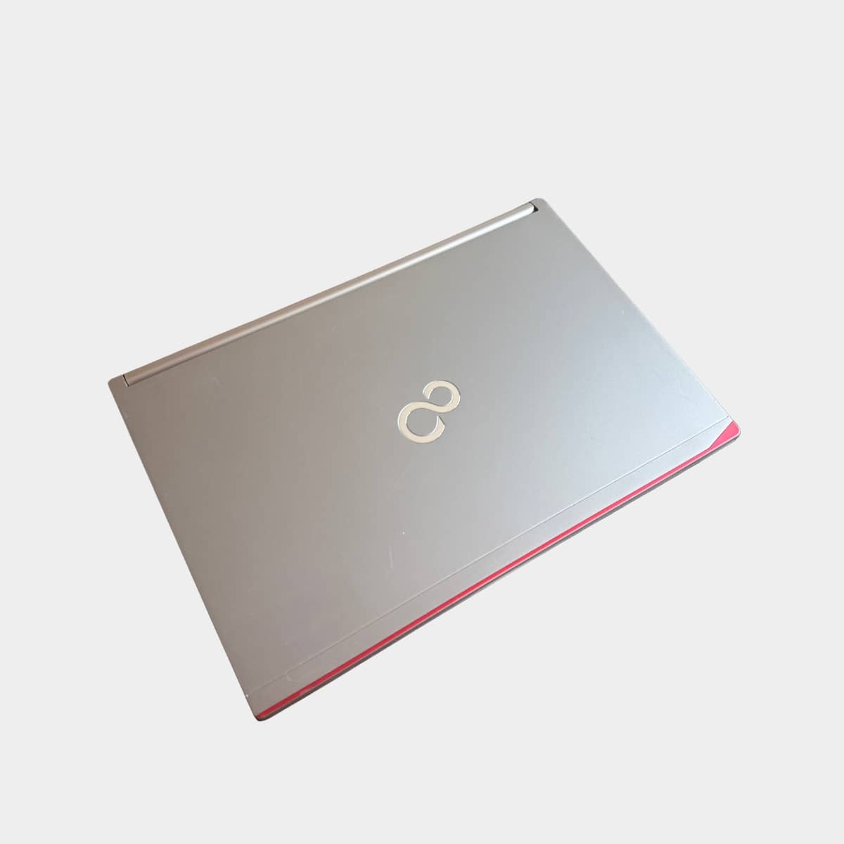Fujitsu LifeBook E746 uždarytas, tvirtas verslo klasės korpusas