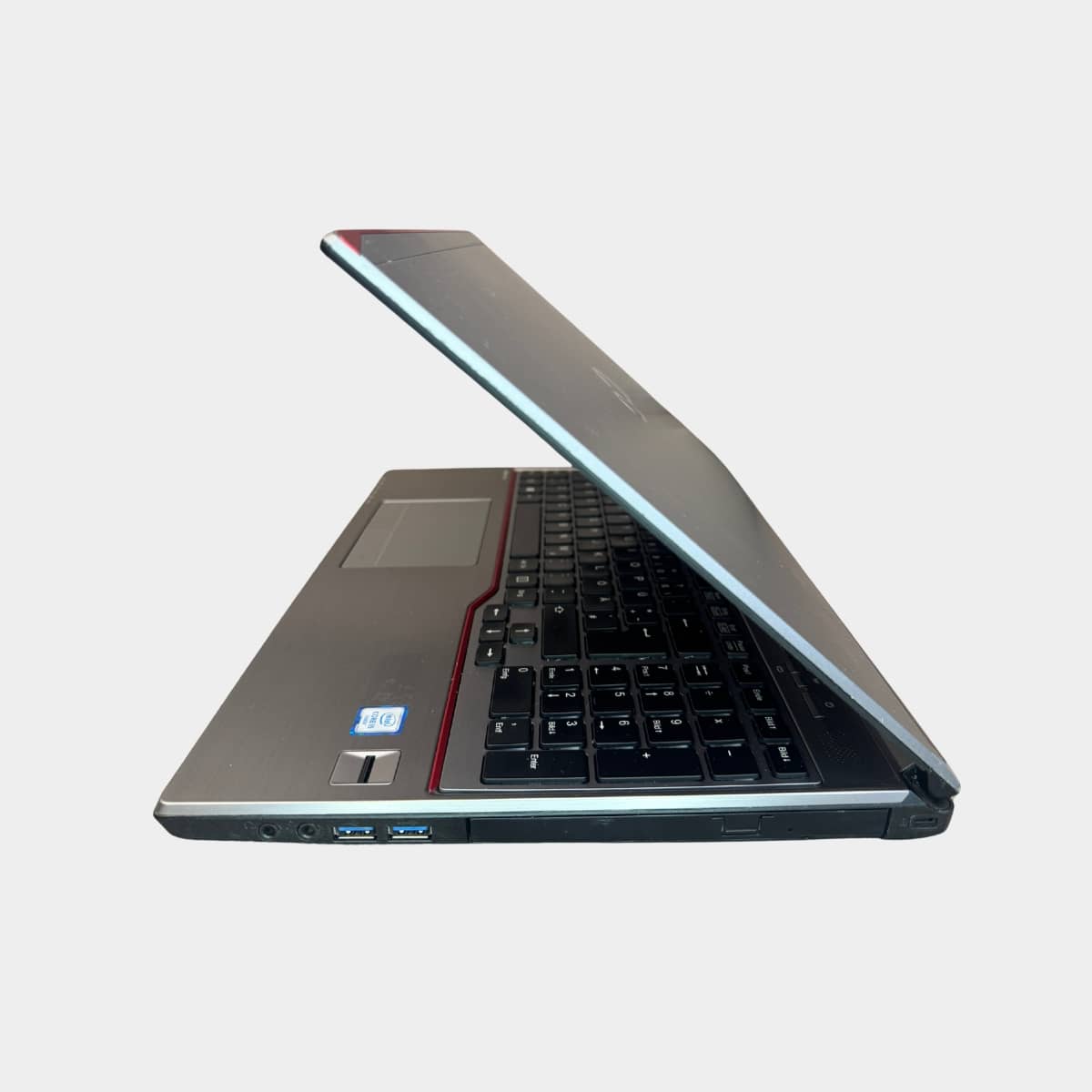 Fujitsu Lifebook E756 pasuktas i kaire