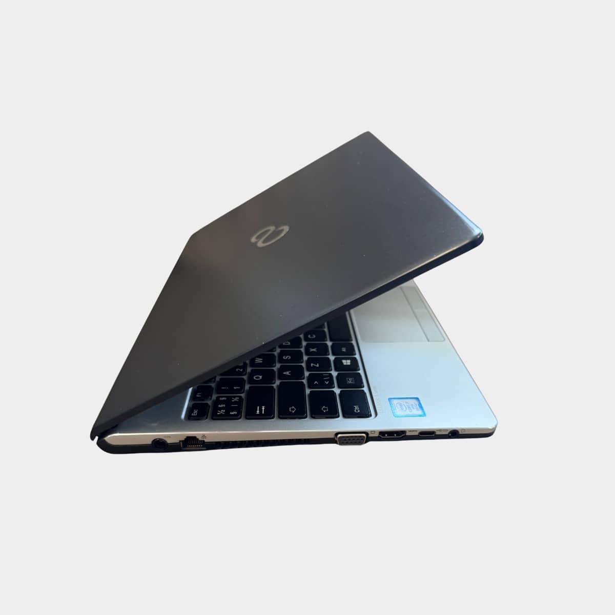 Fujitsu Lifebook S936 pasuktas i desine