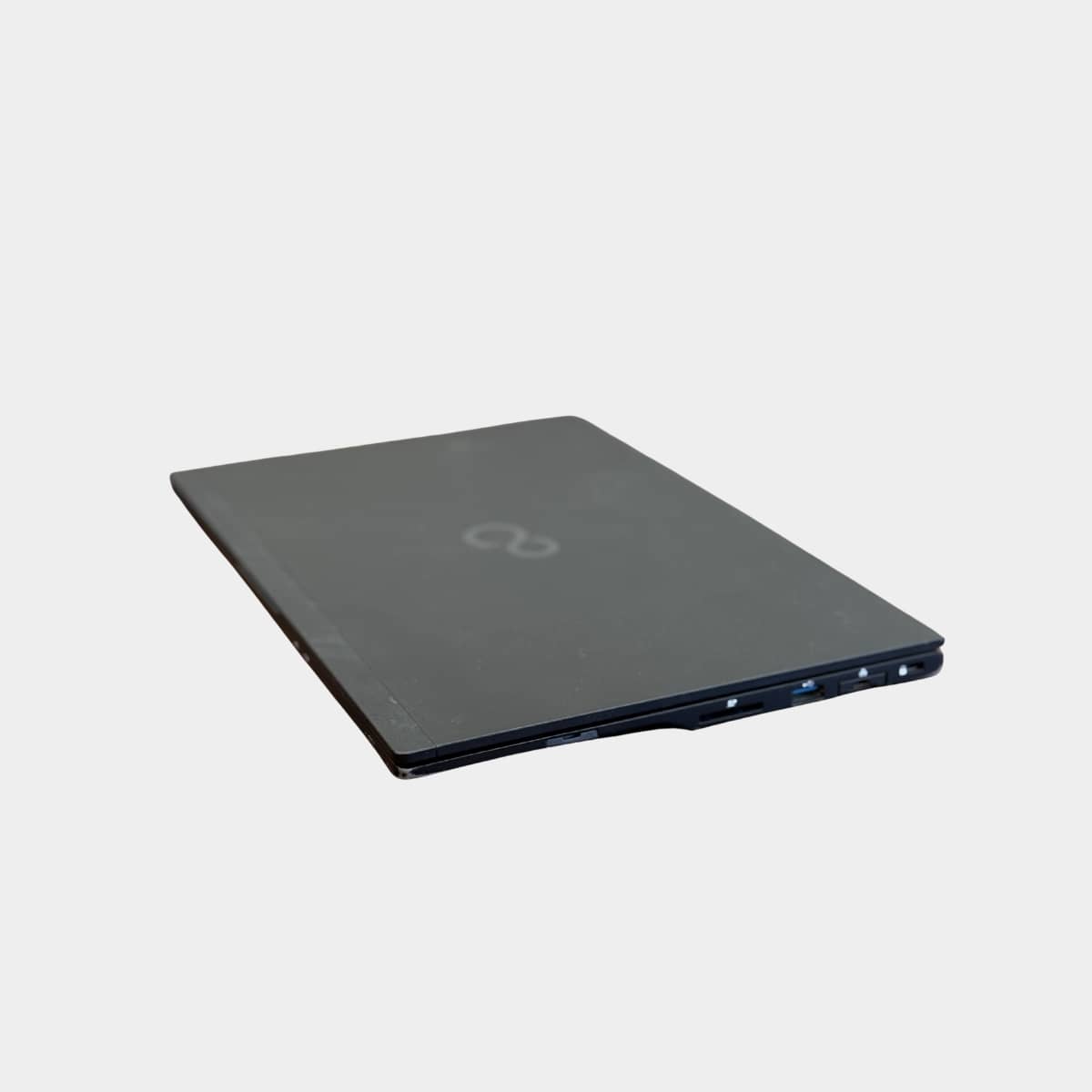 Fujitsu U939 uždarytas, itin lengvas verslo klasės ultrabook