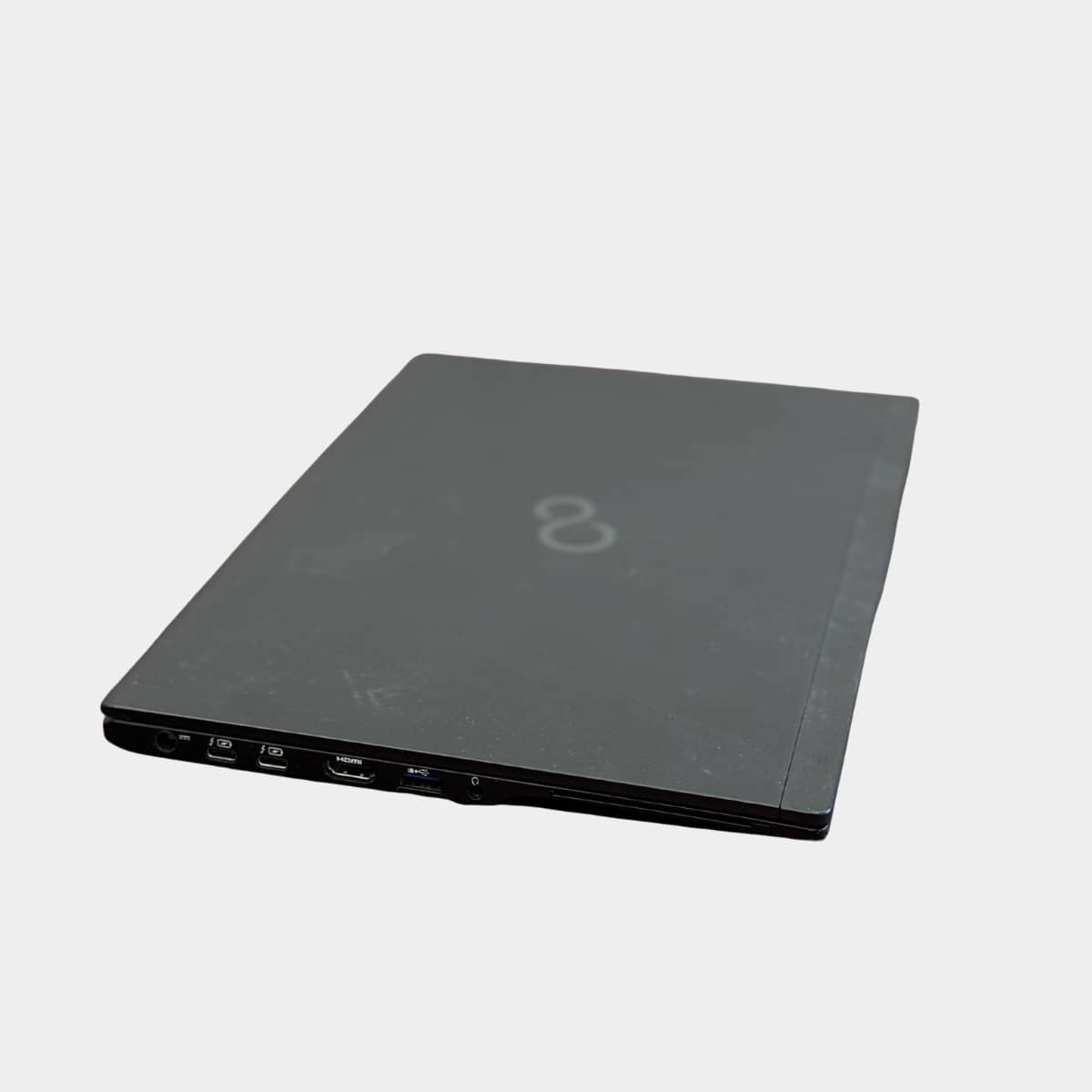 Fujitsu U939 uždarytas, itin lengvas verslo klasės ultrabook