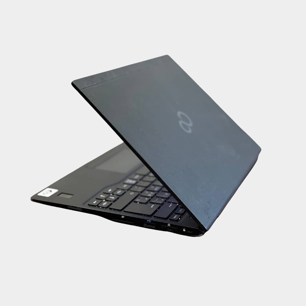 Fujitsu U939 kairė pusė, USB-C ir HDMI jungtys