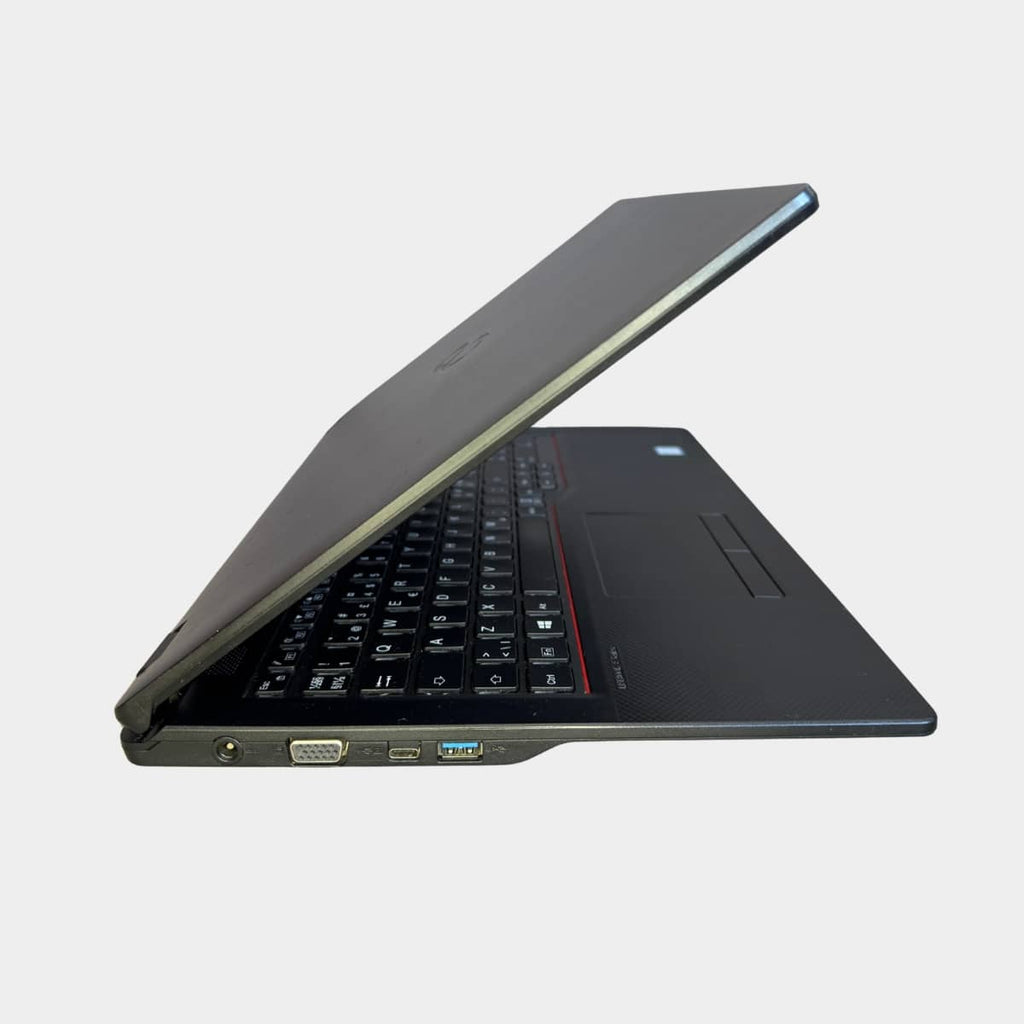 Fujitsu LifeBook E459 dešinė pusė su jungtimis