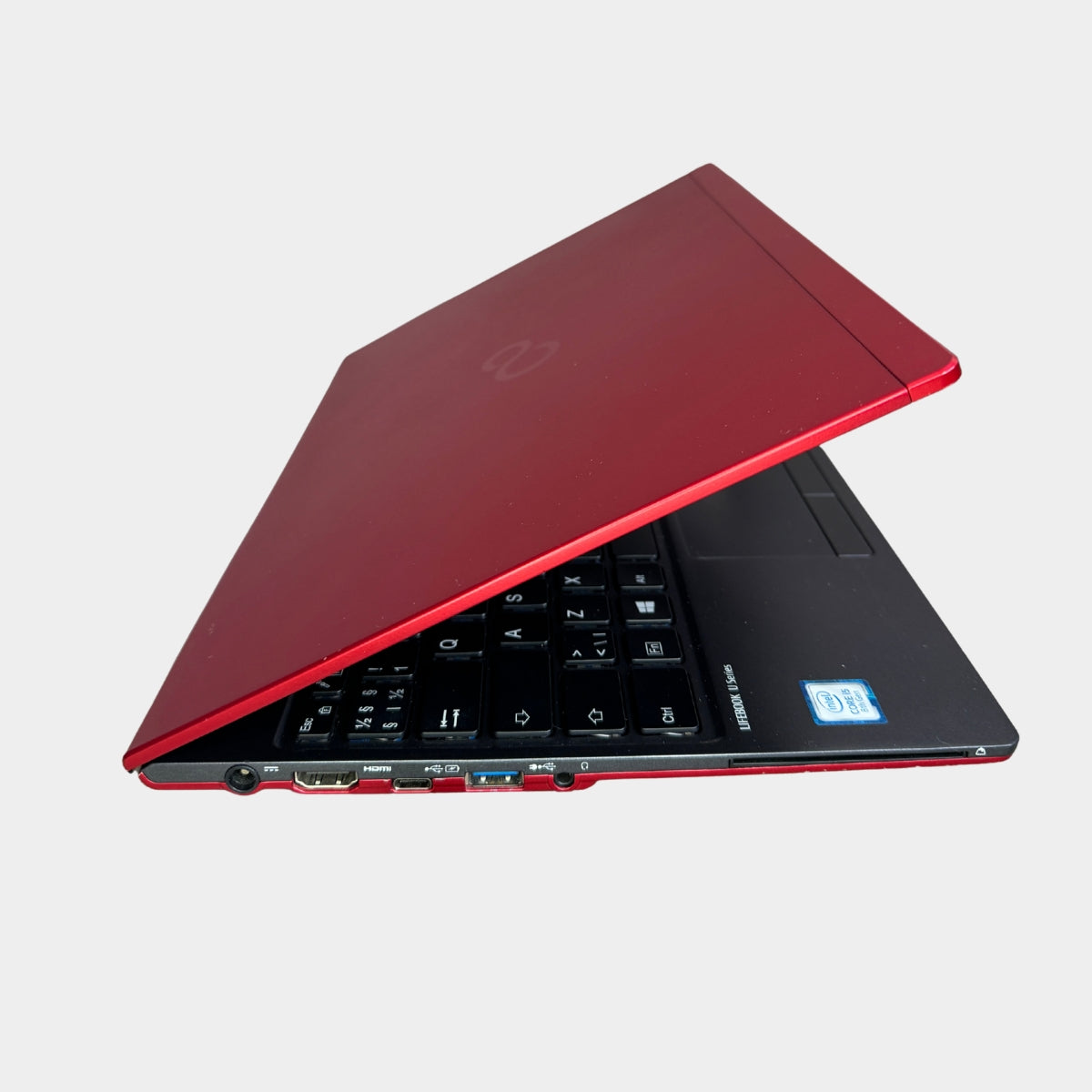 Fujitsu LifeBook U938 kairė pusė, USB-C ir HDMI jungtys