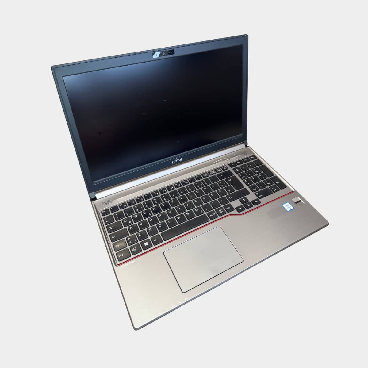 ujitsu Lifebook E756 atidarytas nešiojamas kompiuteris 15.6″ FHD su i5-6200U, 8GB RAM, 128GB SSD