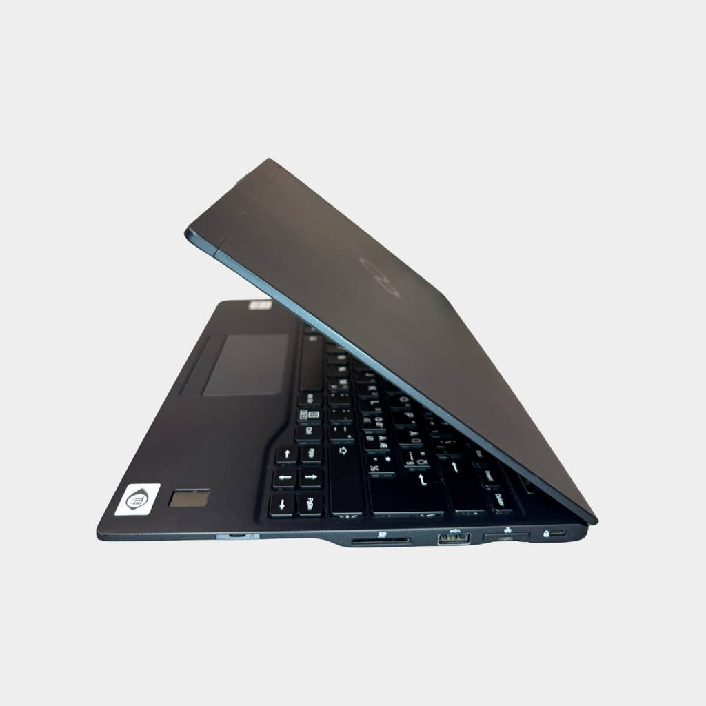 Fujitsu Lifebook U9310 kairė pusė su USB