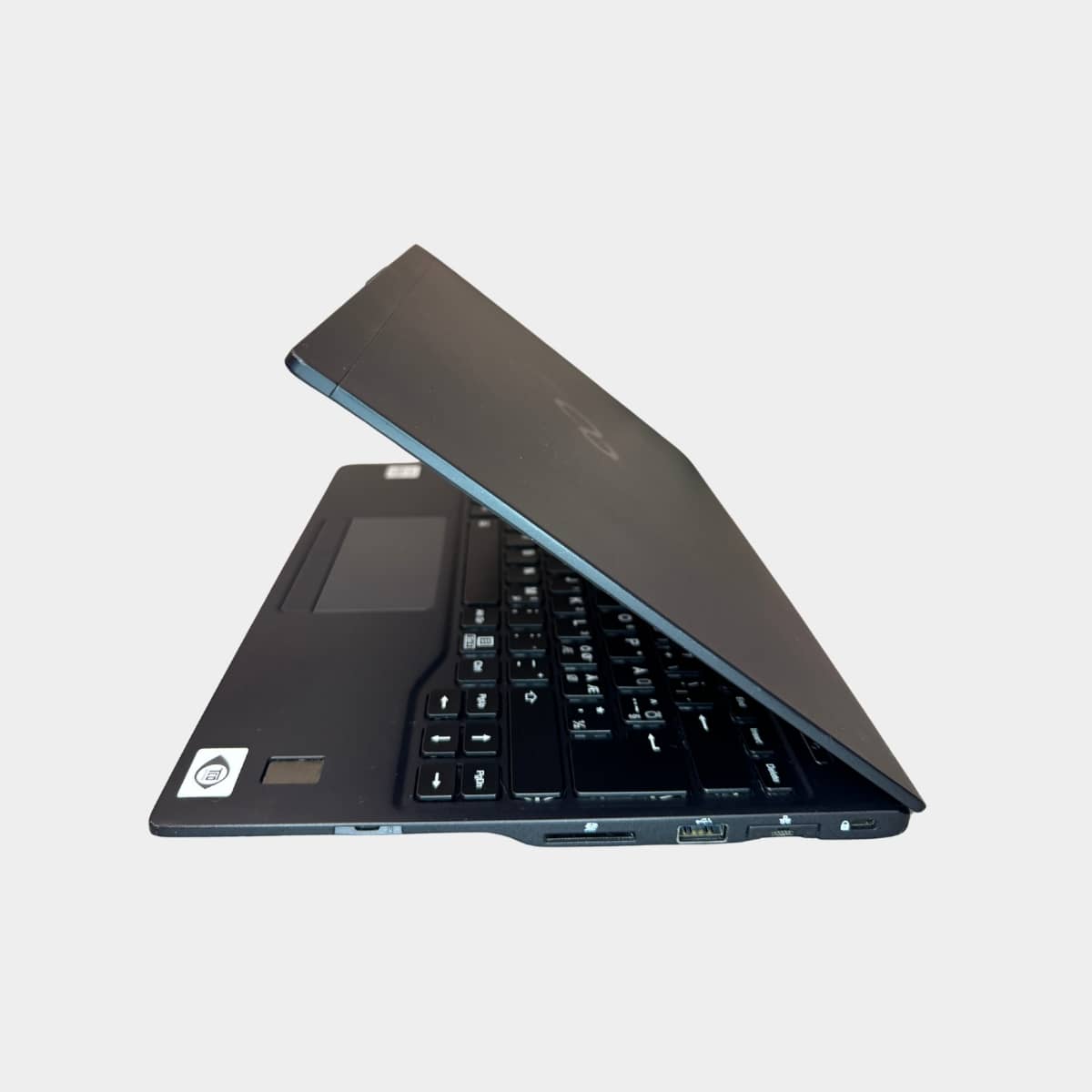 Fujitsu Lifebook U9310 kairė pusė su USB