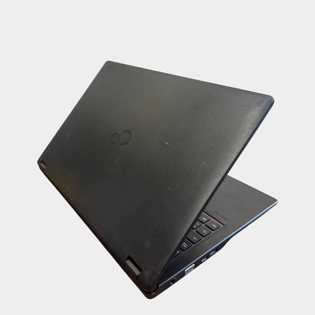 Fujitsu E459 dešinė pusė, USB ir LAN jungtys