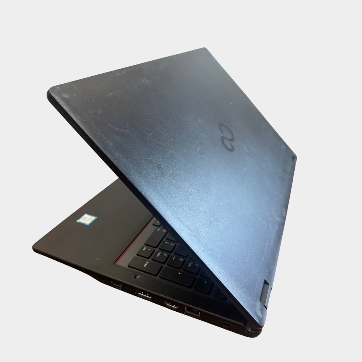 Fujitsu E459 kairė pusė, USB-C ir HDMI jungtys