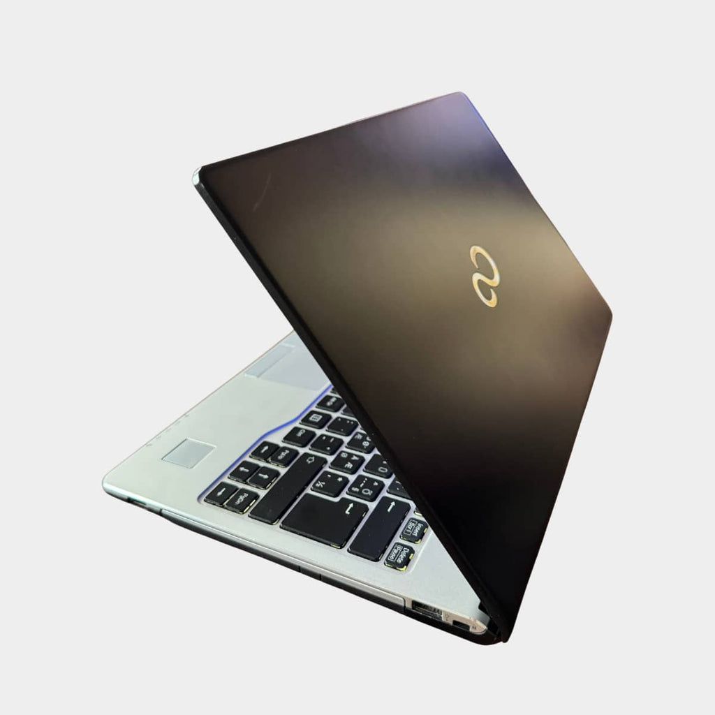 Fujitsu S938 kairė pusė, USB ir HDMI jungtys