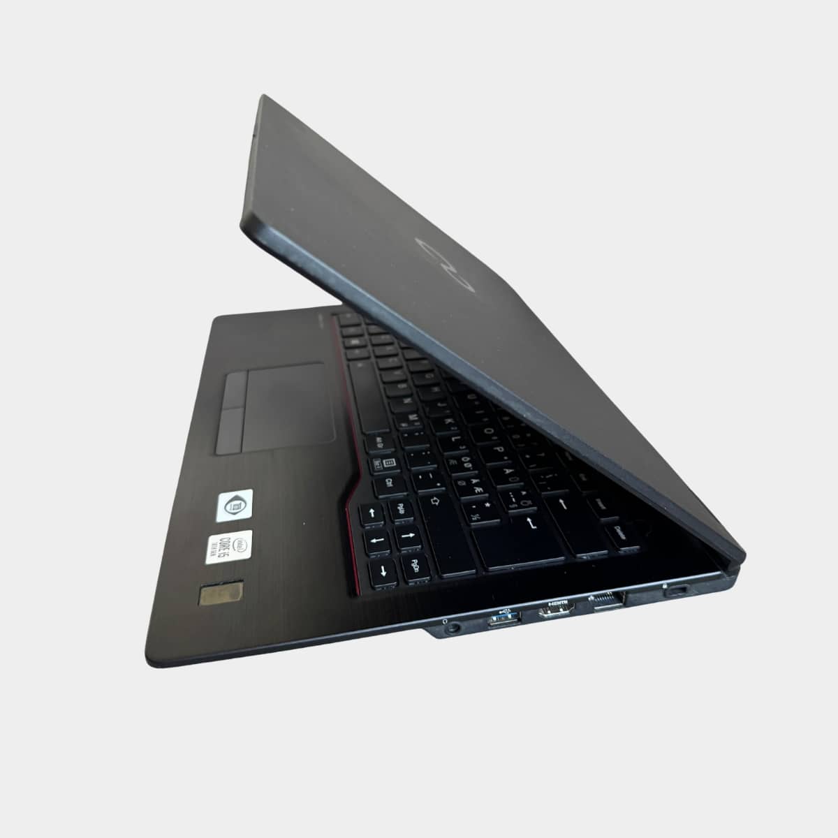 Fujitsu LIFEBOOK U7410 kairė pusė, nešiojamo kompiuterio jungtys 