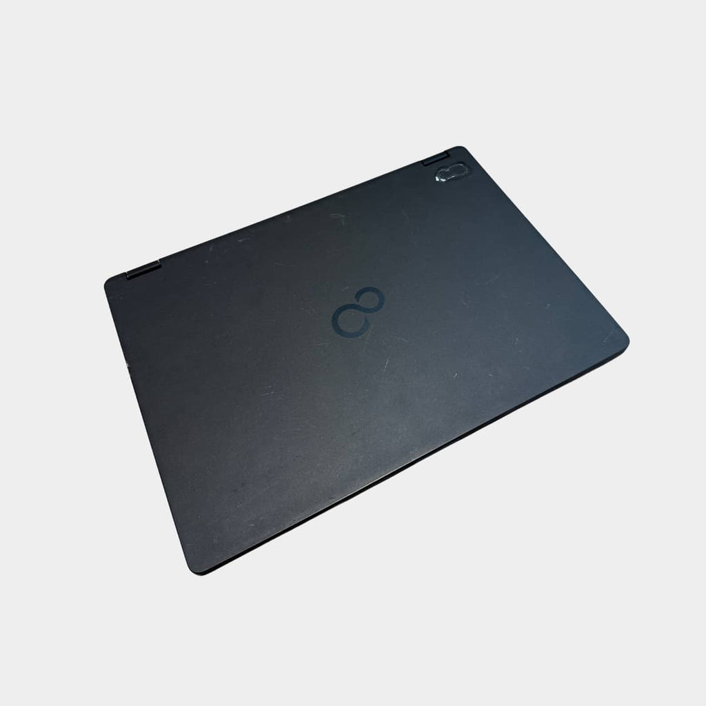 Fujitsu LIFEBOOK U748 verslo klasės nešiojamas kompiuteris su apšviesta klaviatūra.