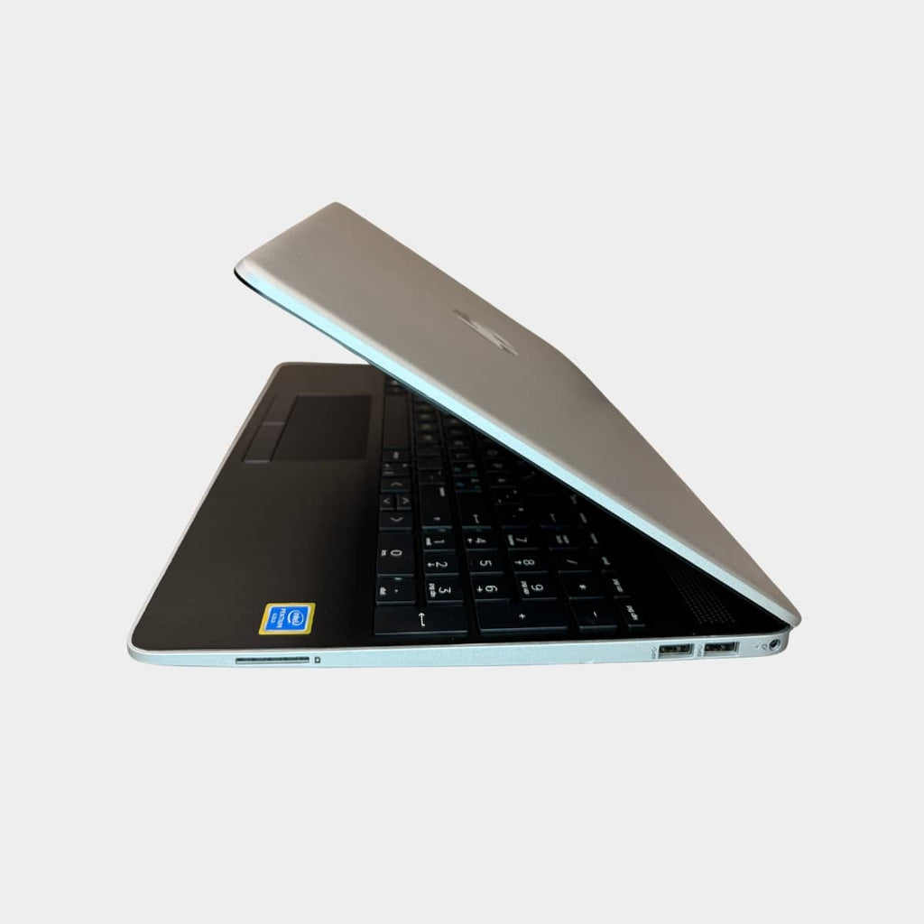 HP 15-dv0018no pasuktas i kaire