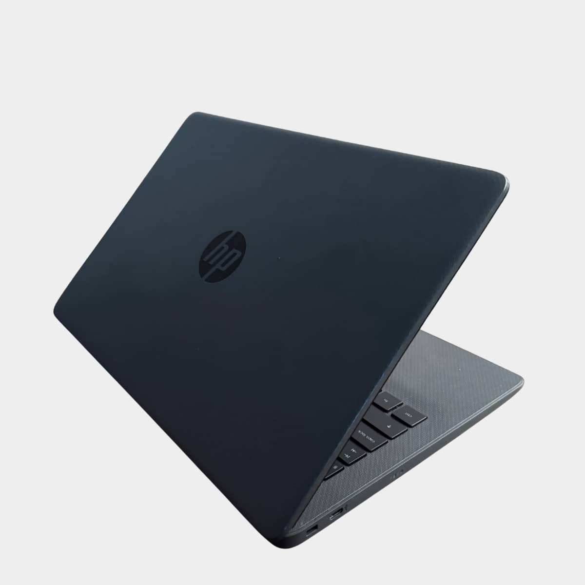 HP 245 G9 dešinė pusė, USB ir LAN jungtys