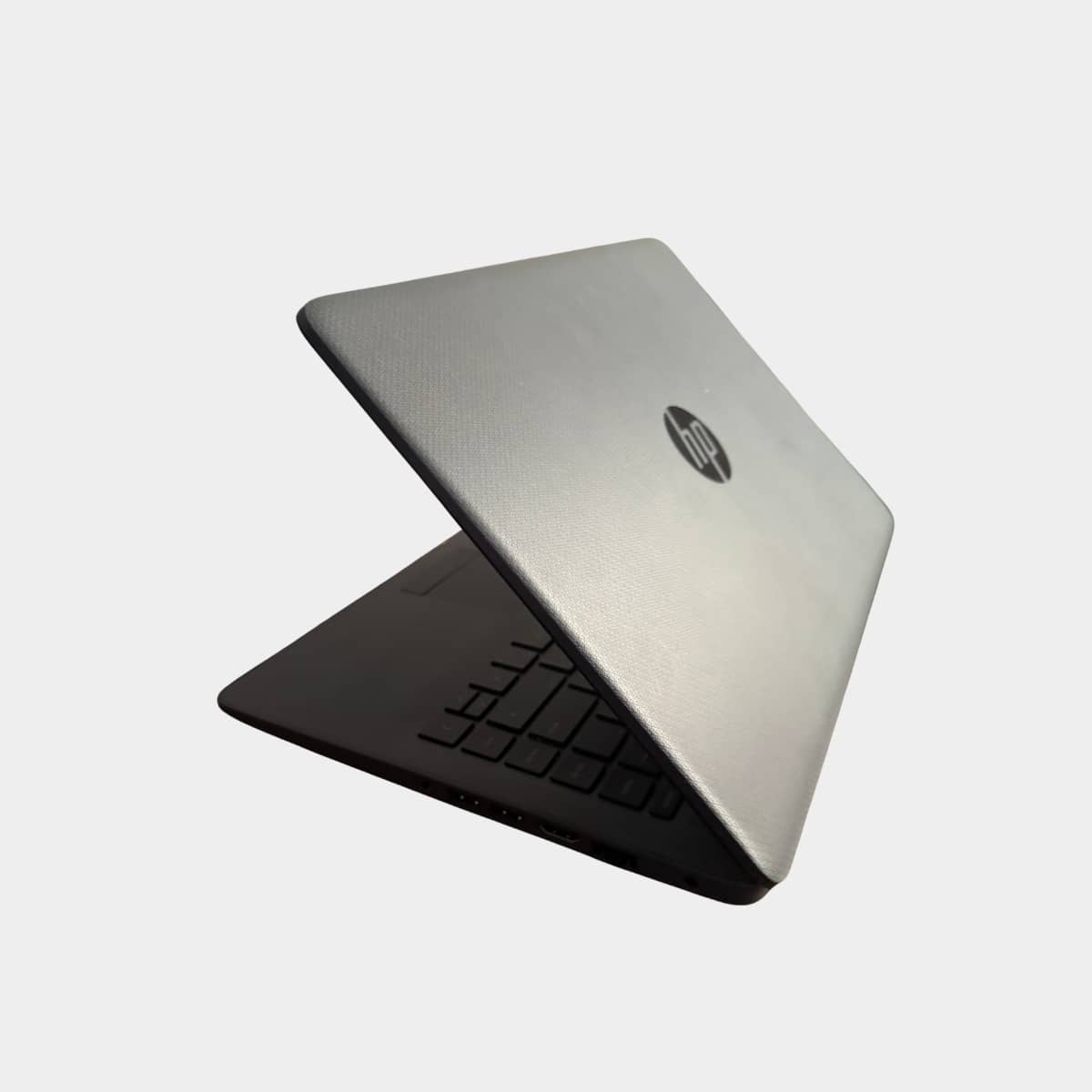 HP 245 G9 kairė pusė, USB-C ir HDMI jungtys