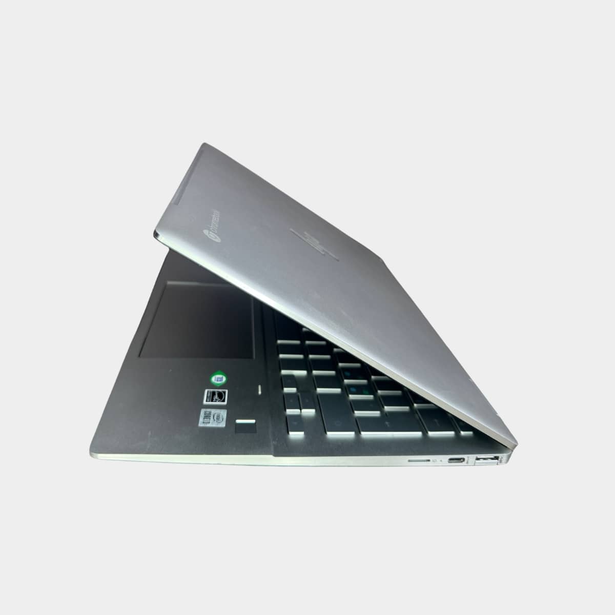 HP Chromebook c1030 pasuktas i kaire
