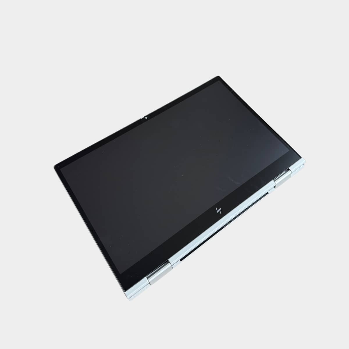 HP EliteBook x360 830 G8 naudojamas planšetės režimu, 360 laipsnių lankstymas